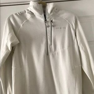 Patagonia long sleeve, pull-over!